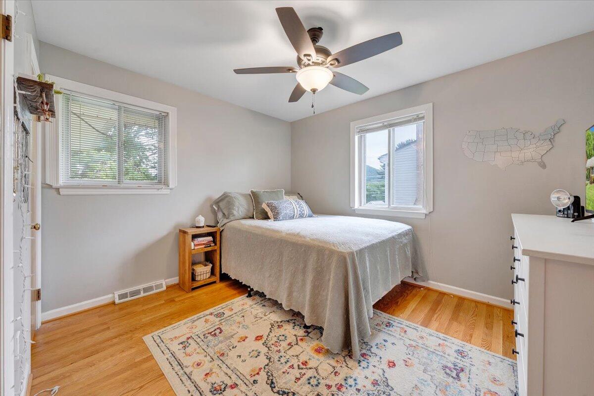 330 Houston AVE NE