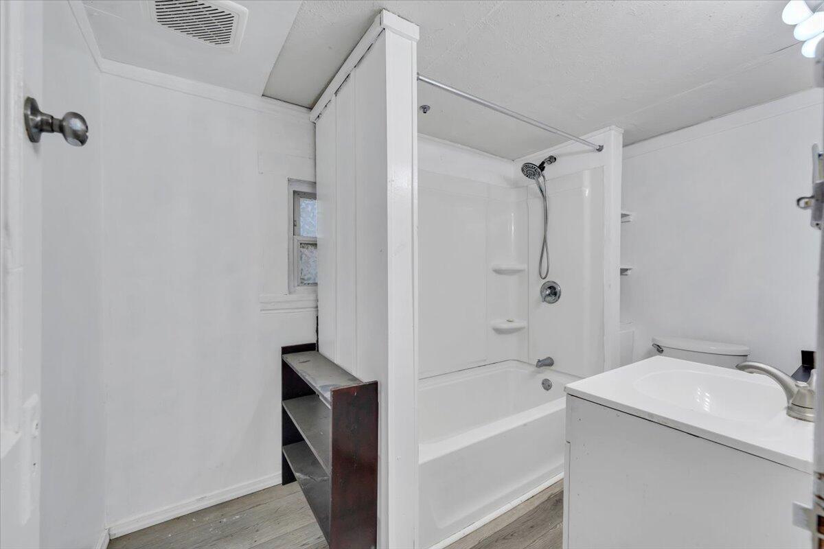 14 W Carrollton AVE