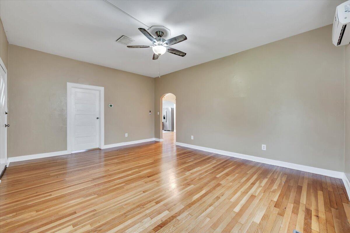 14 W Carrollton AVE