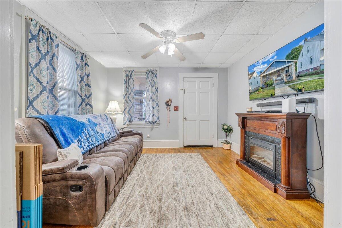 1109 Morehead AVE SE