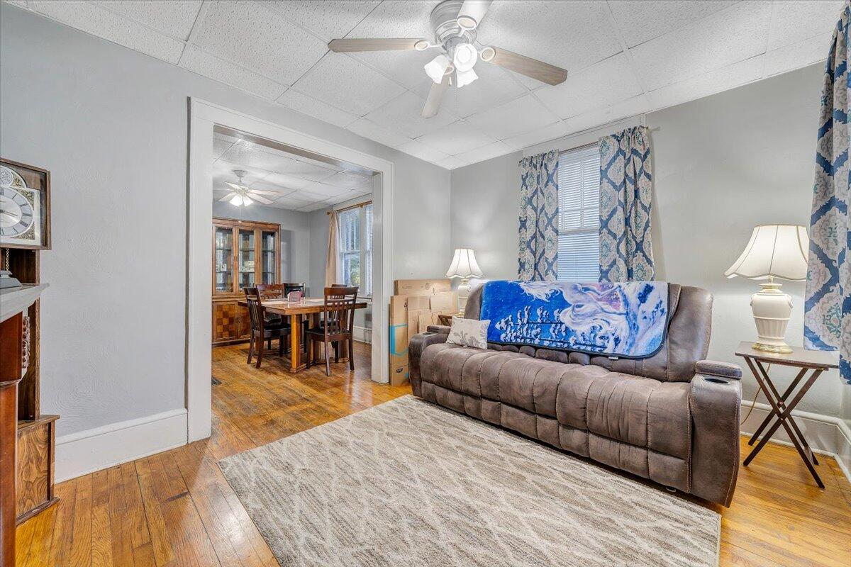 1109 Morehead AVE SE