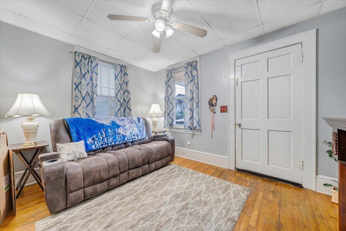 1109 Morehead AVE SE