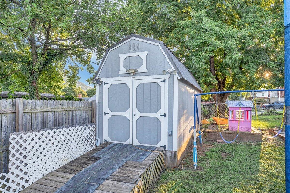 1109 Morehead AVE SE