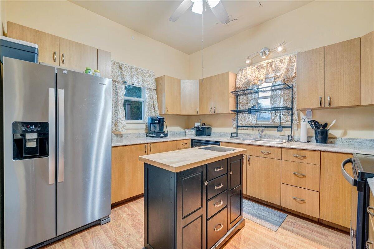 1109 Morehead AVE SE