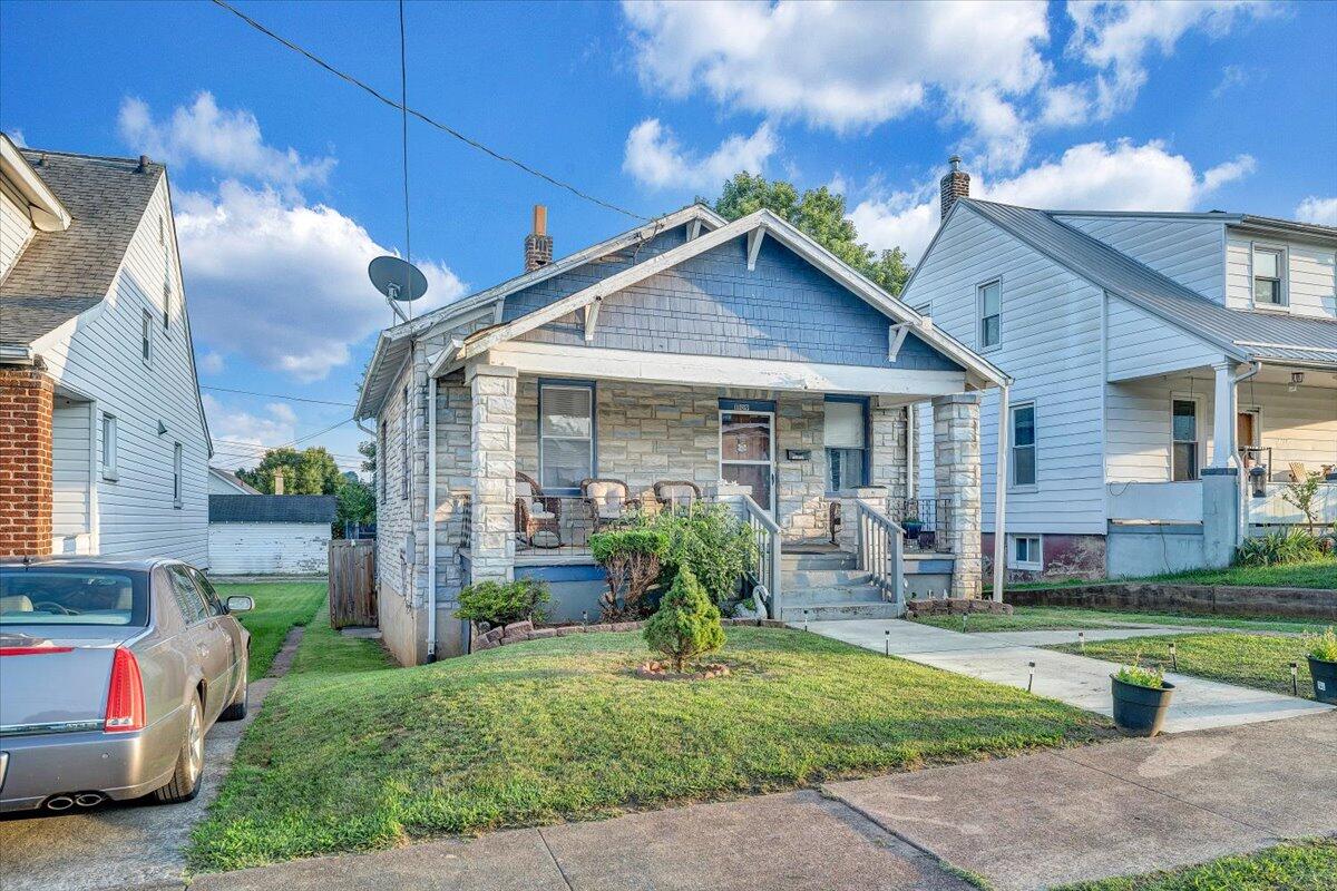 1109 Morehead AVE SE