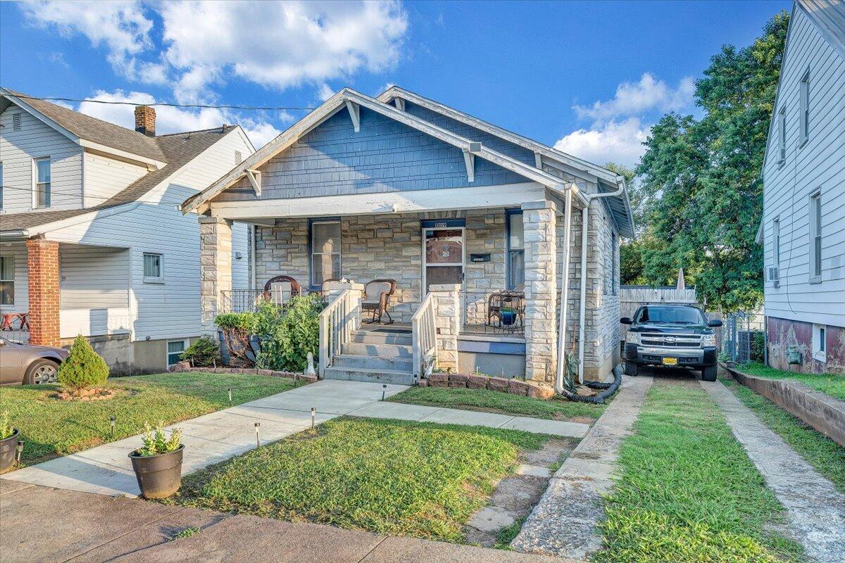 1109 Morehead AVE SE