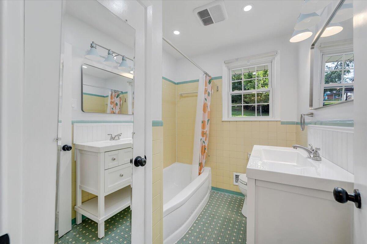 2516 Beverly BLVD SW