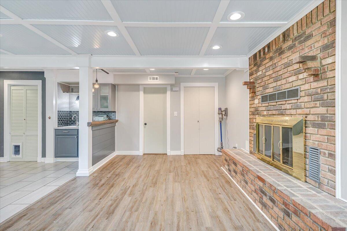 2516 Beverly BLVD SW
