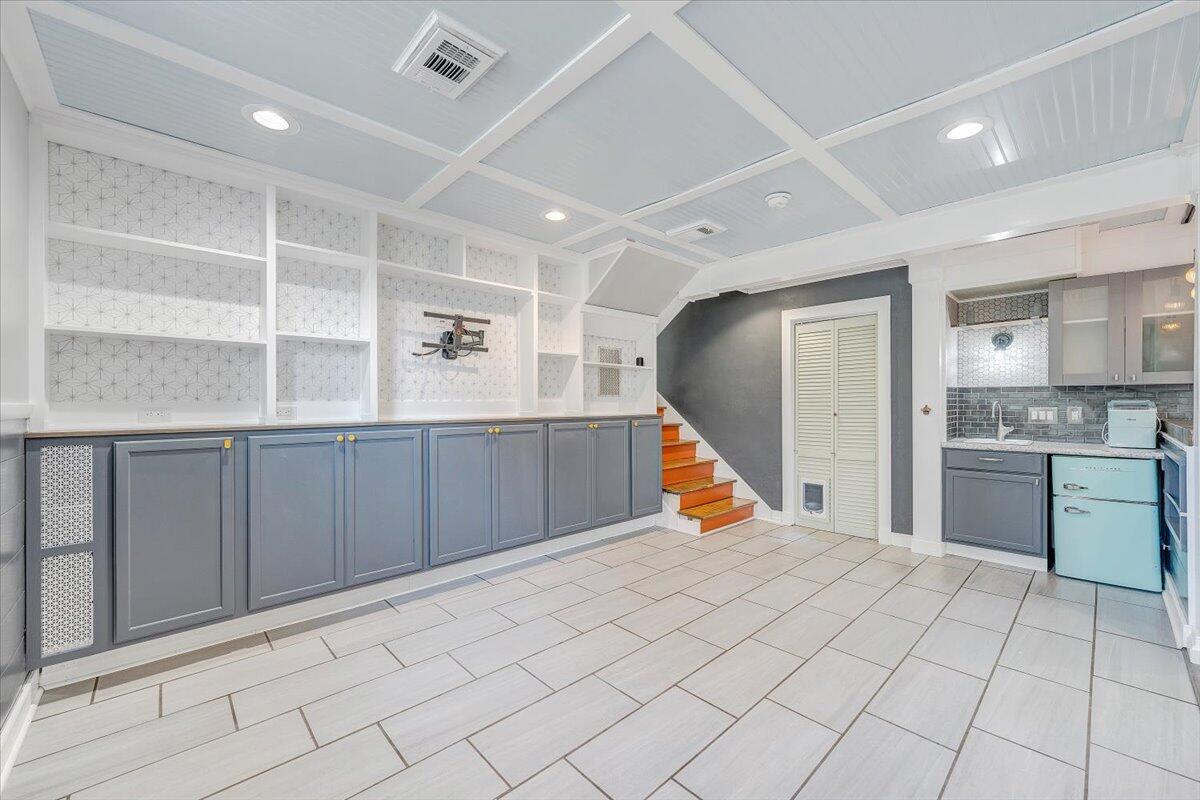 2516 Beverly BLVD SW