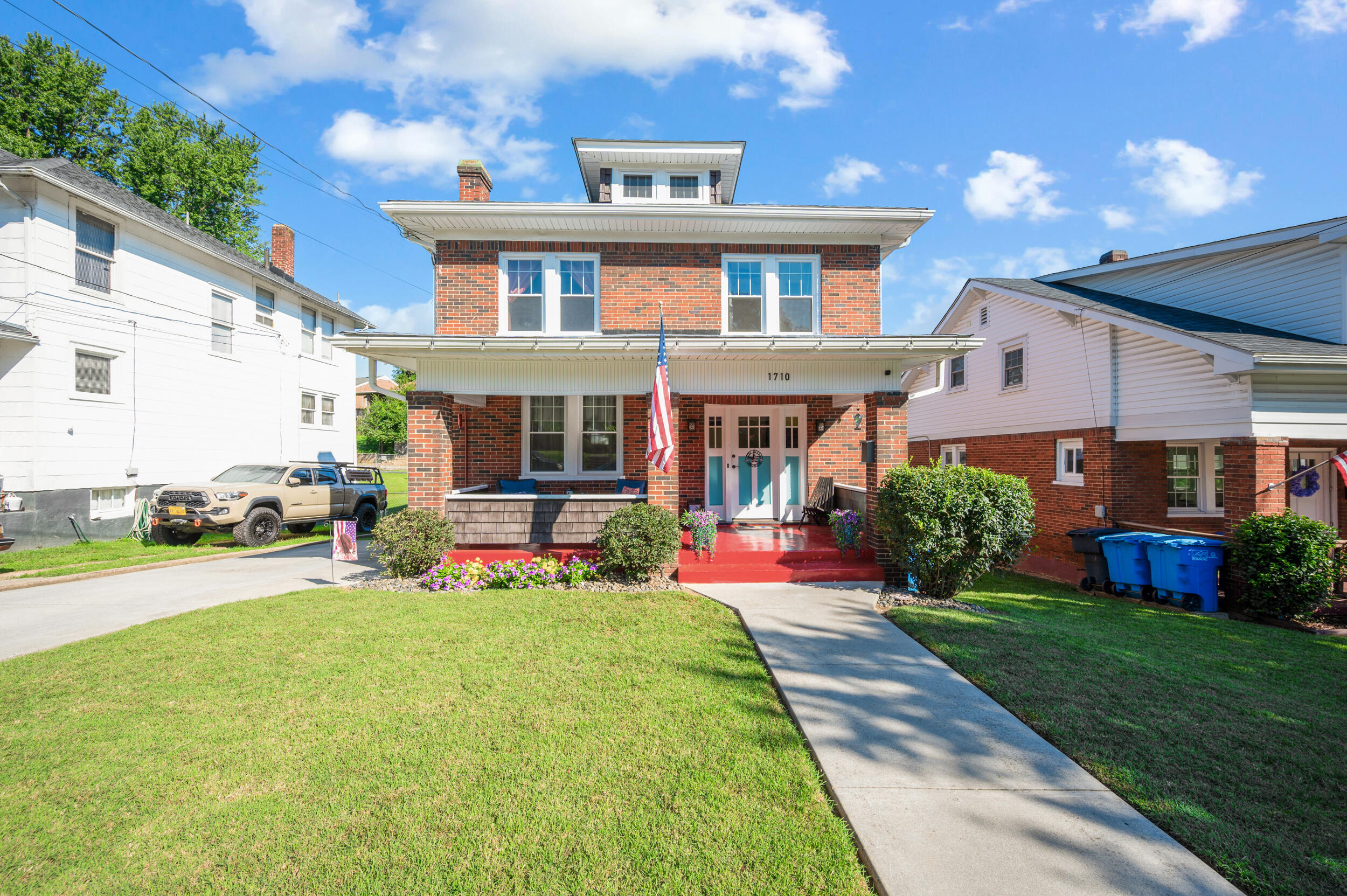 1710 Kenwood BLVD SE