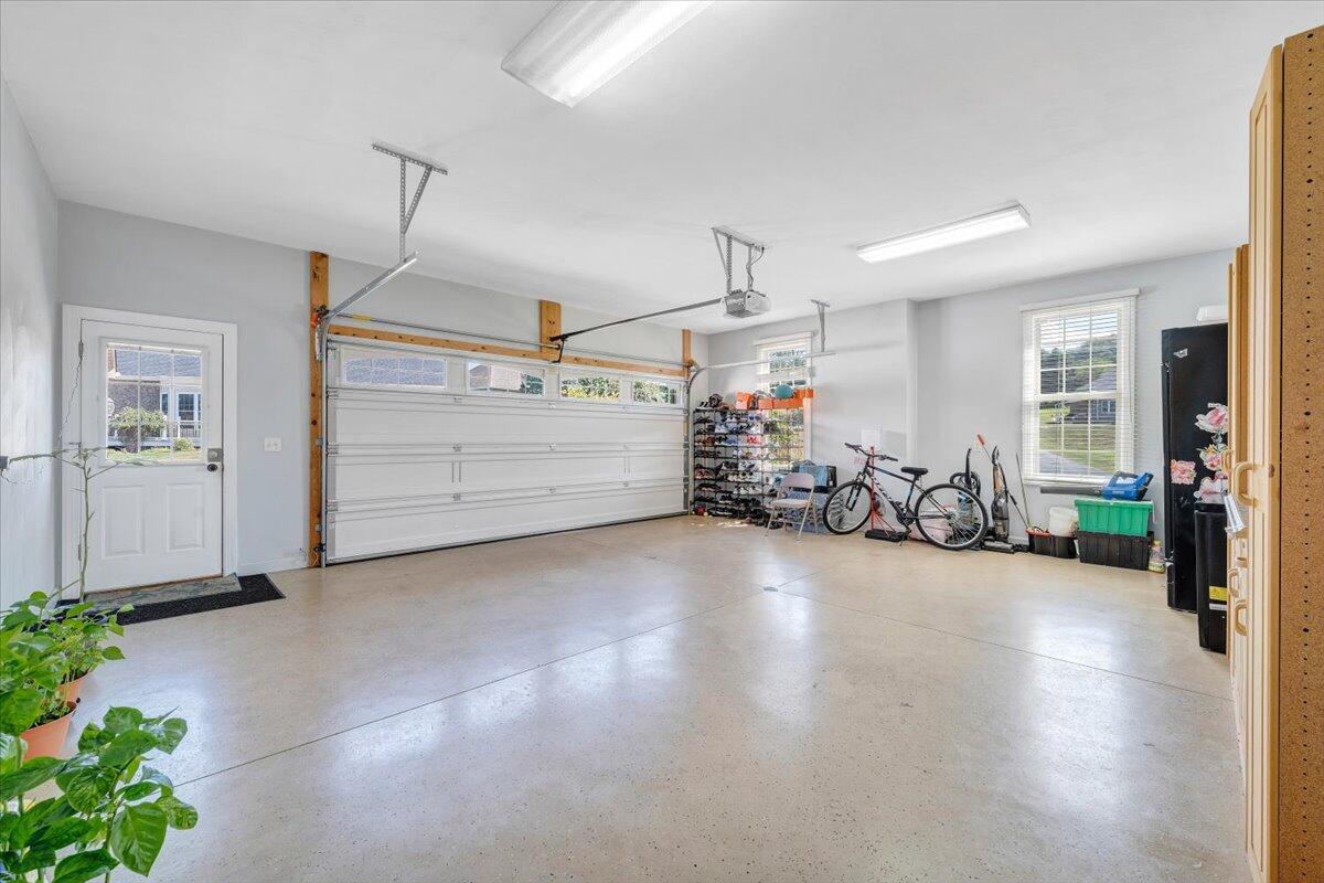 31 Fairway CT
