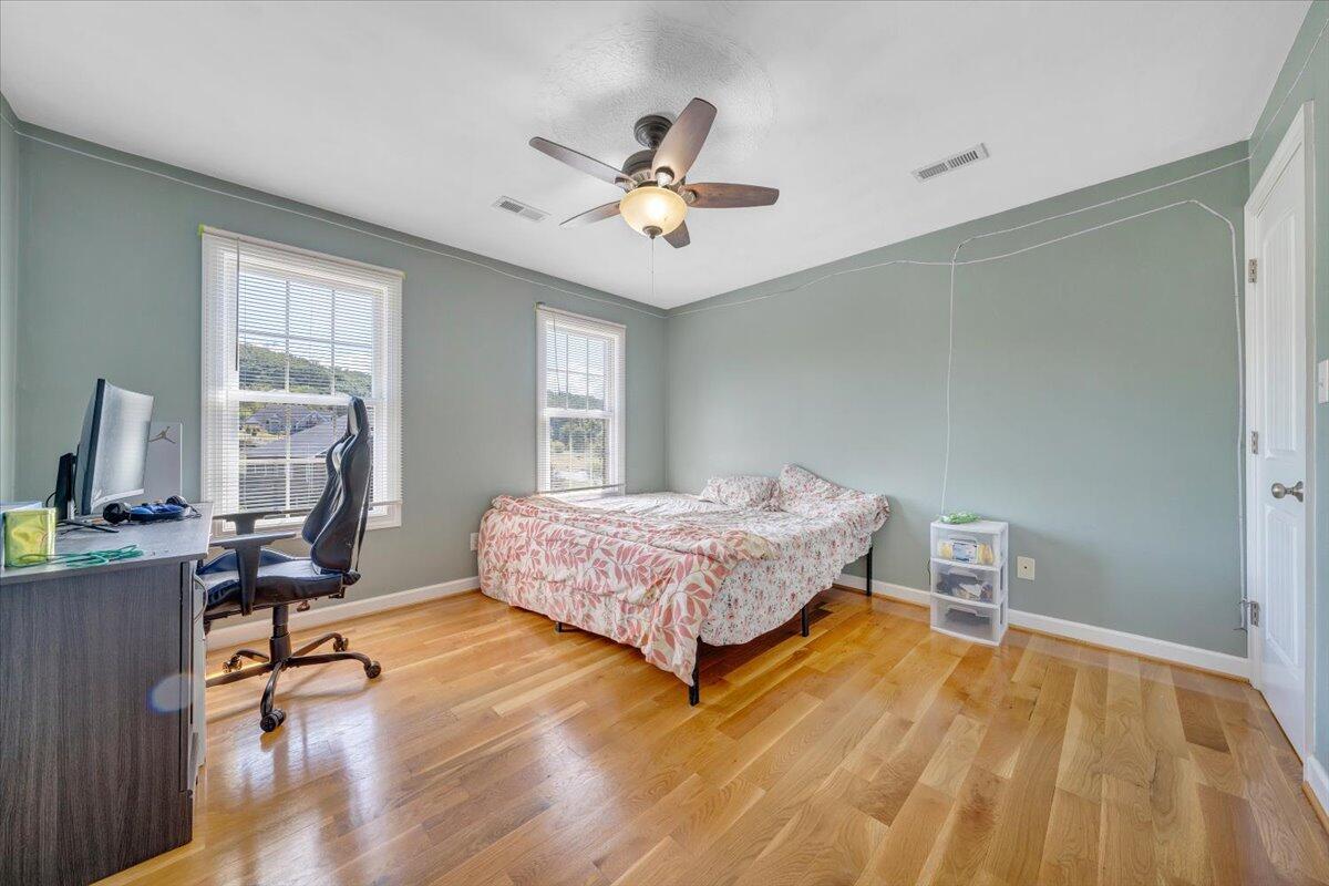 31 Fairway CT