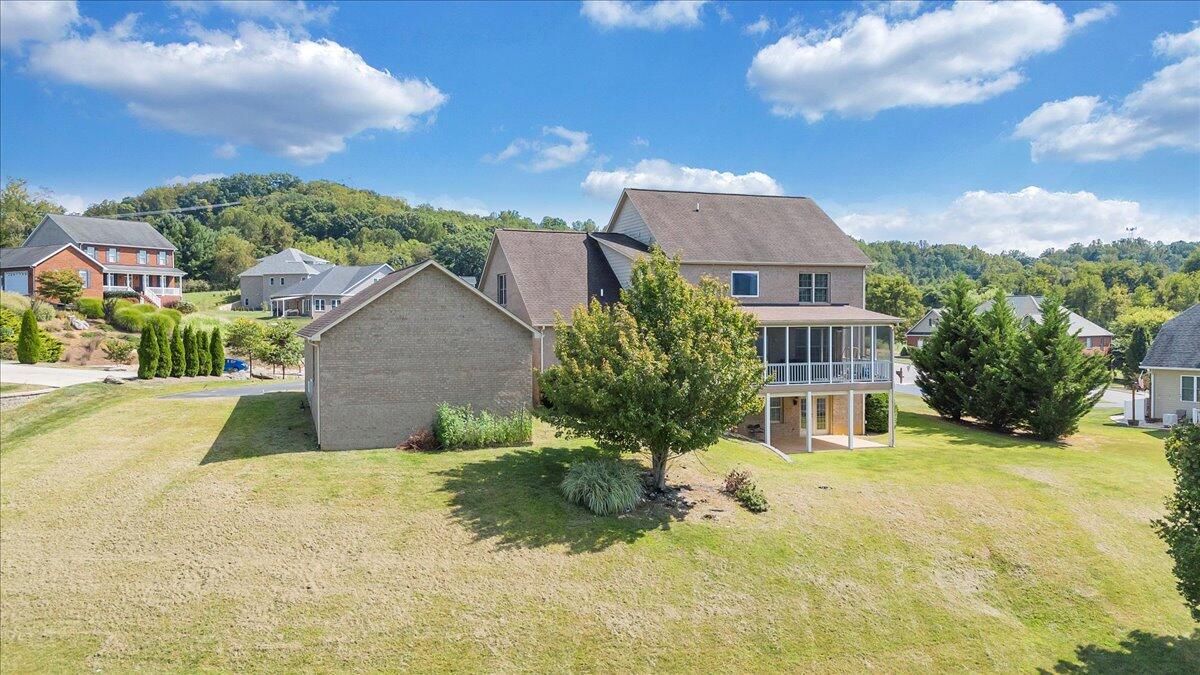 31 Fairway CT