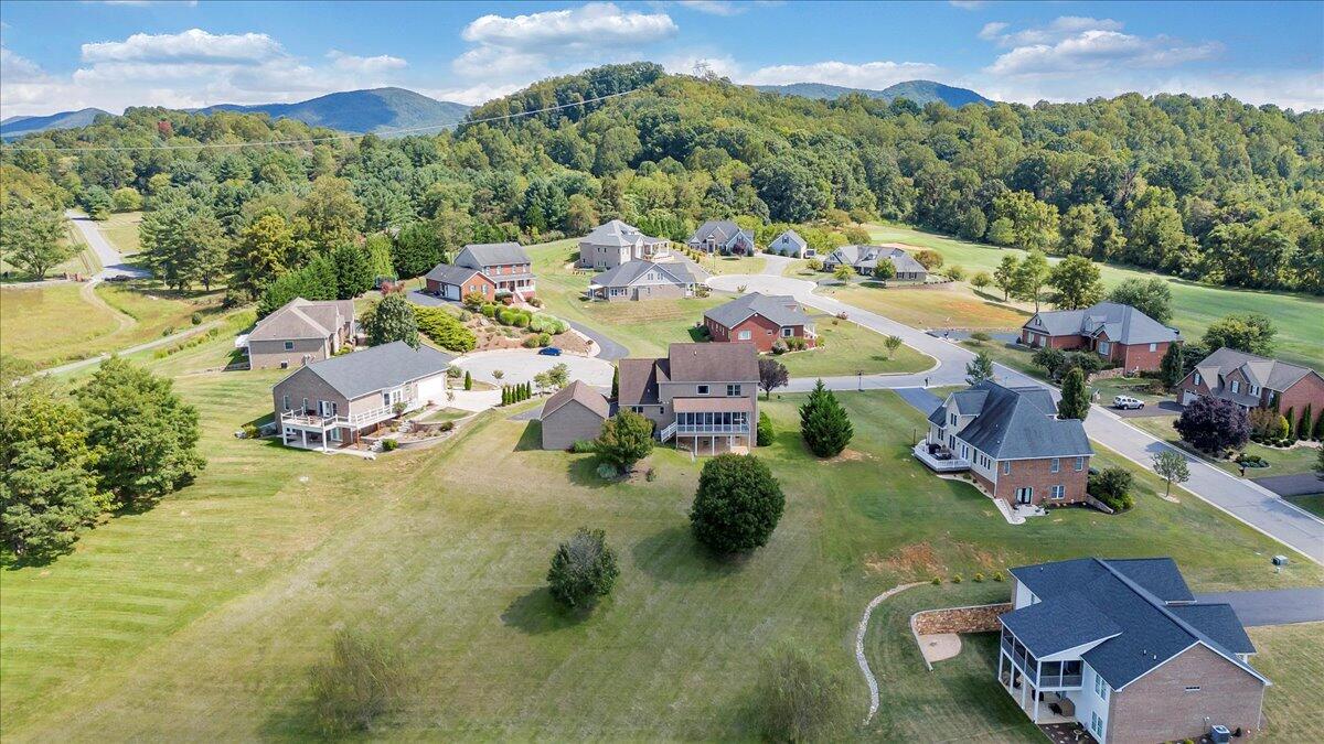 31 Fairway CT