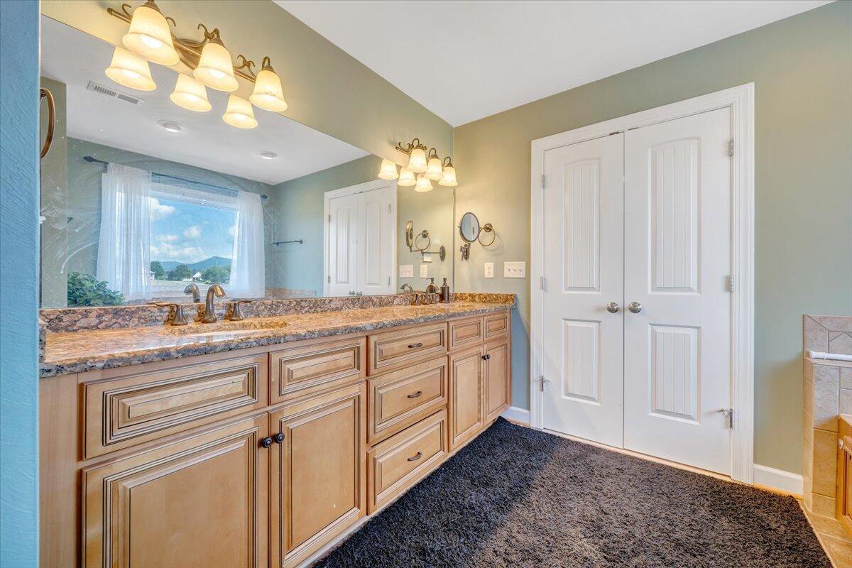 31 Fairway CT