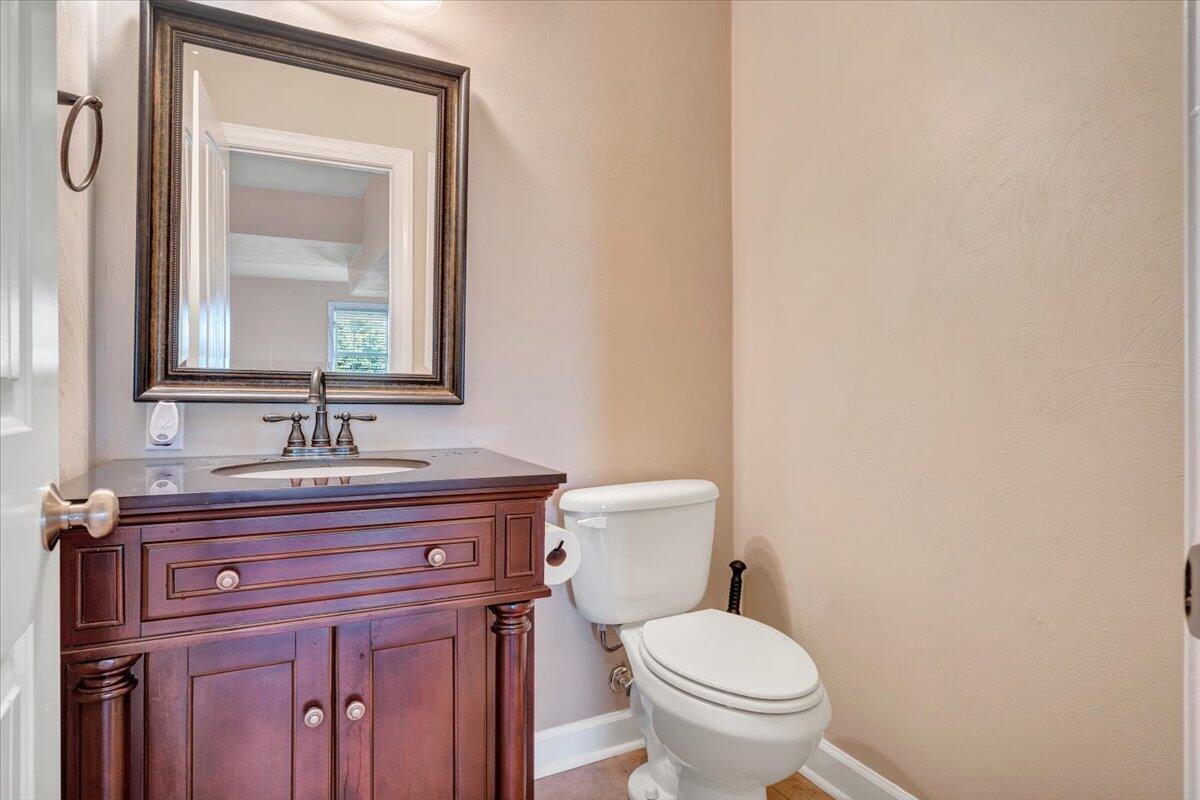 31 Fairway CT