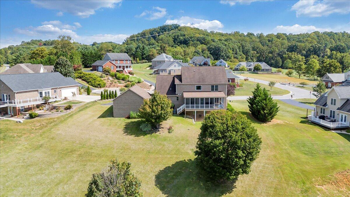 31 Fairway CT