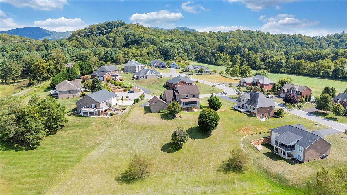 31 Fairway CT