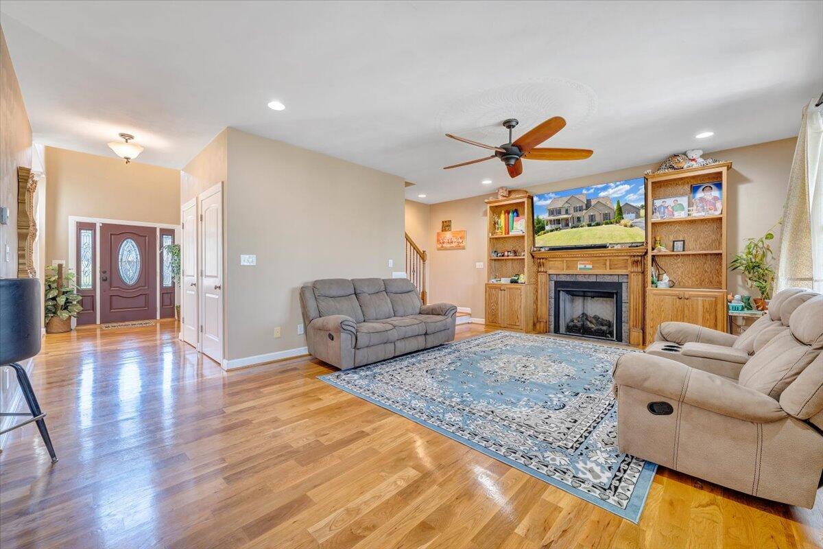 31 Fairway CT