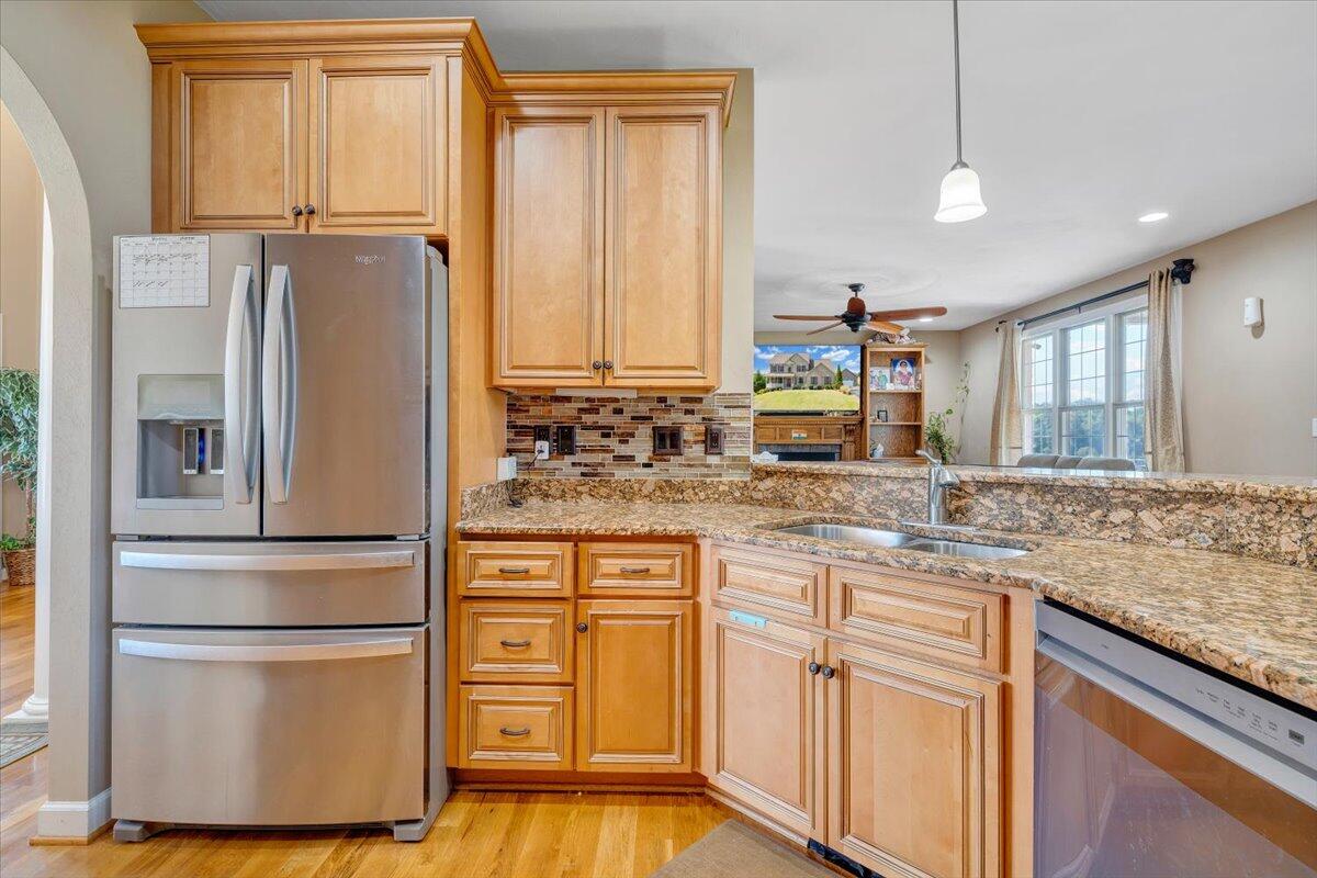 31 Fairway CT