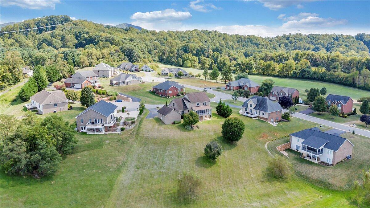 31 Fairway CT