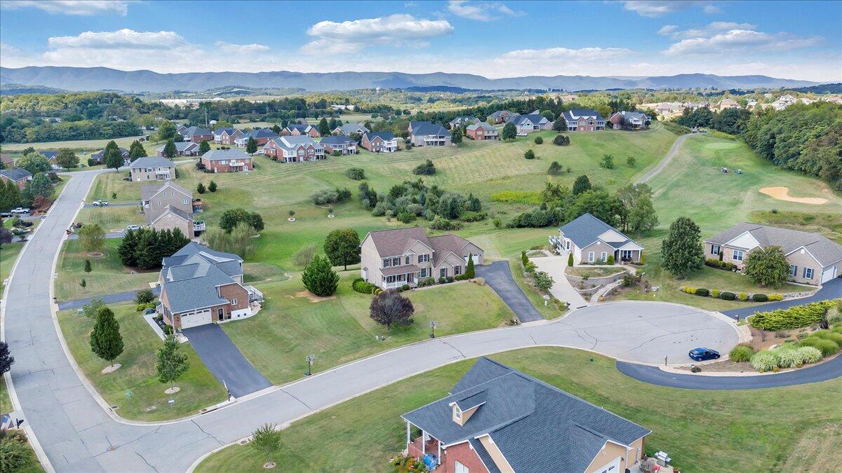 31 Fairway CT