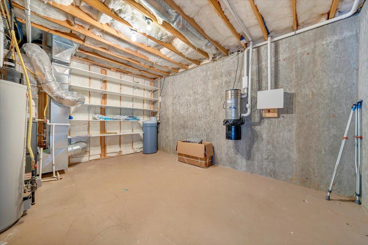 31 Fairway CT
