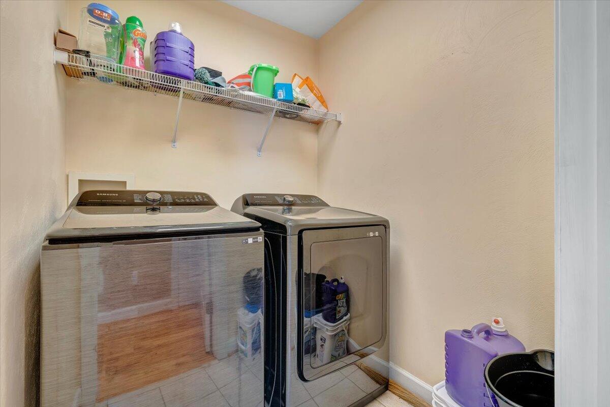 31 Fairway CT