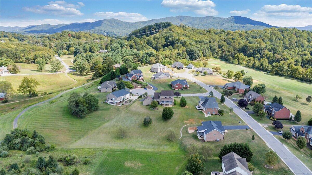 31 Fairway CT