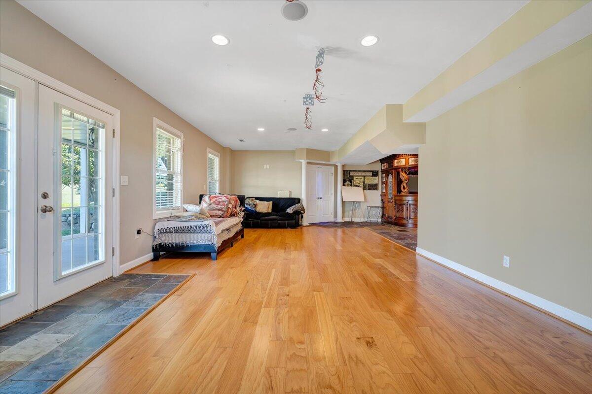 31 Fairway CT