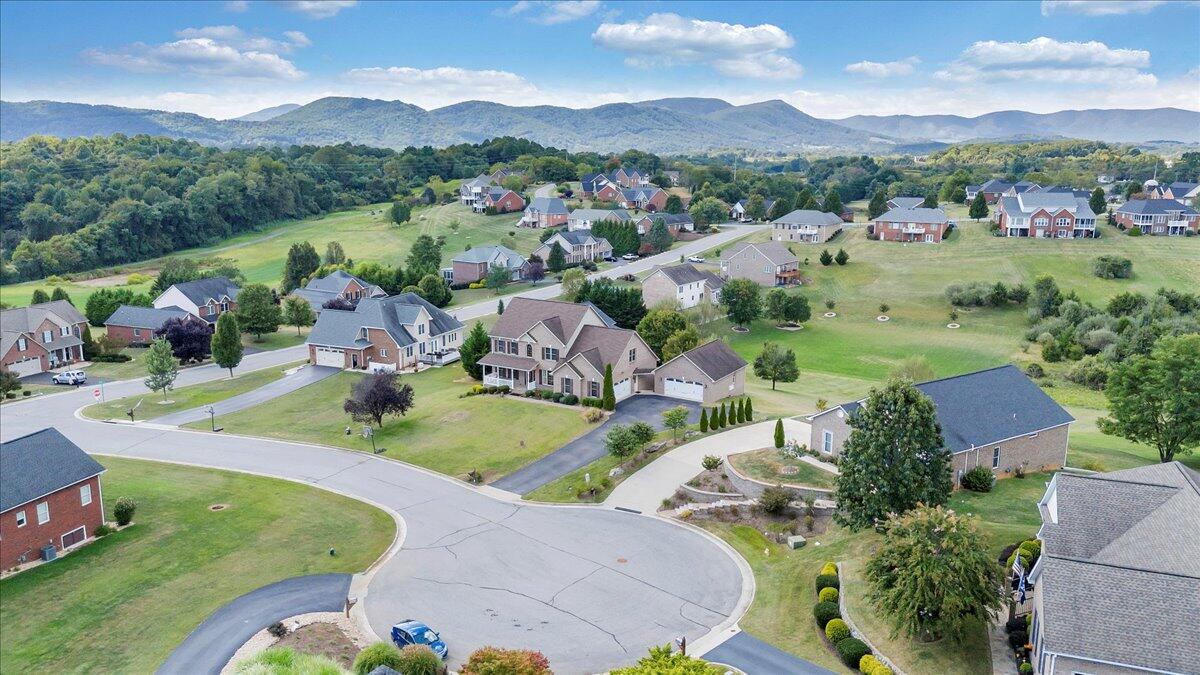 31 Fairway CT