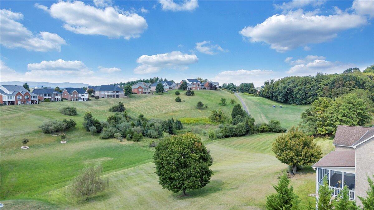 31 Fairway CT