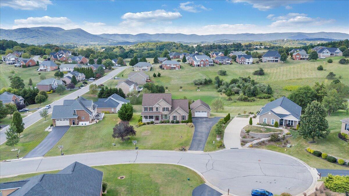 31 Fairway CT