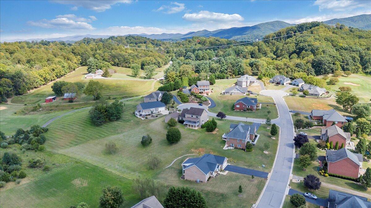 31 Fairway CT