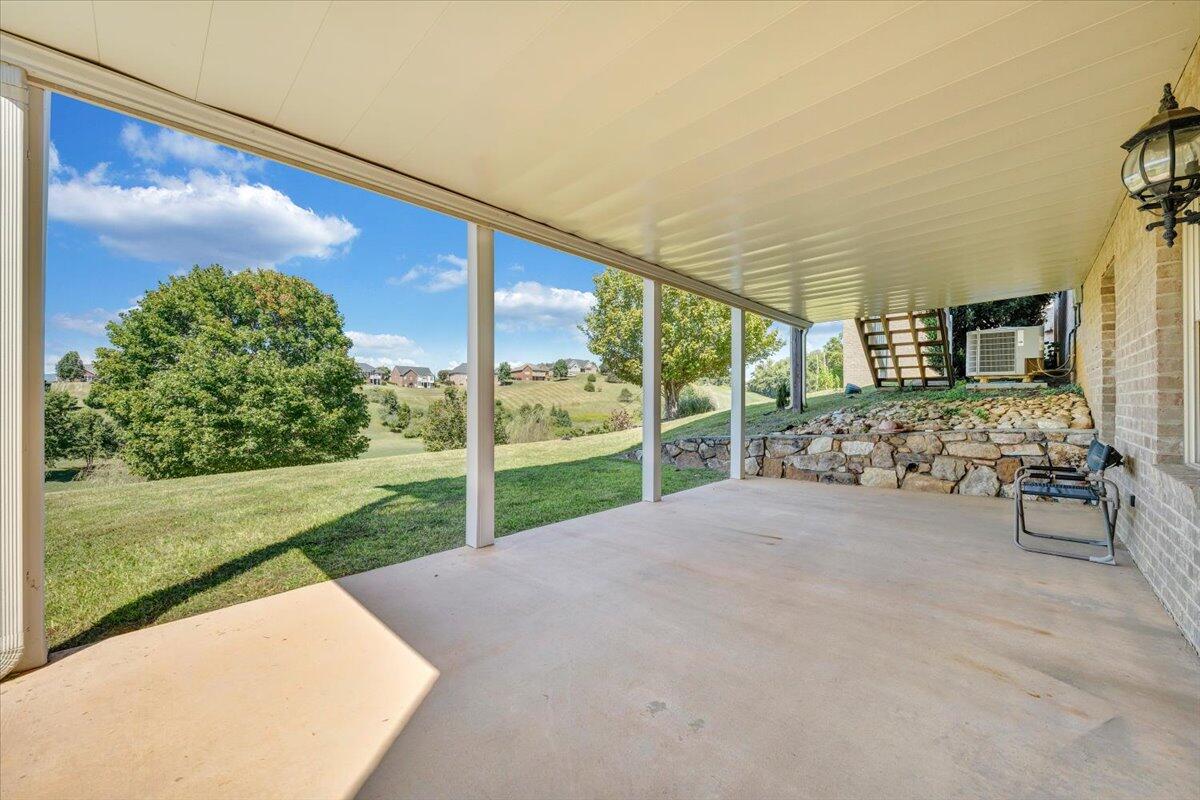 31 Fairway CT