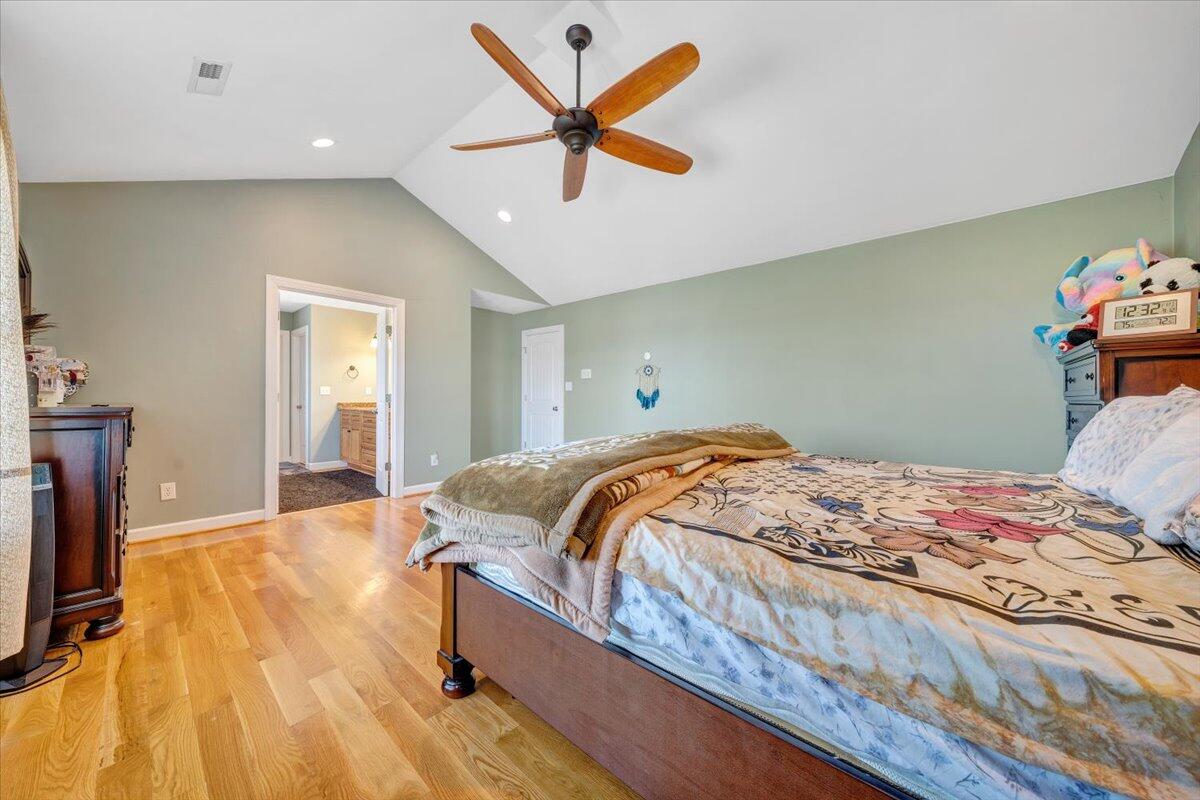 31 Fairway CT