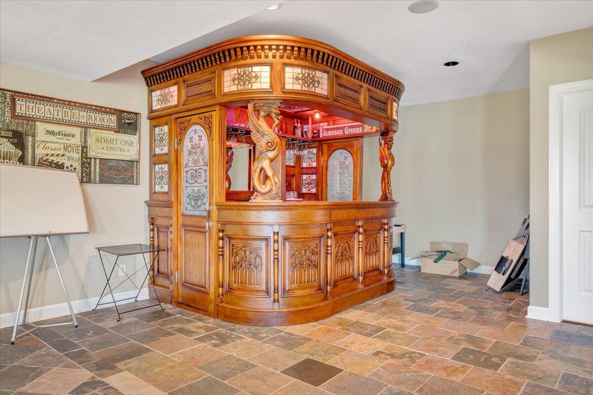 31 Fairway CT