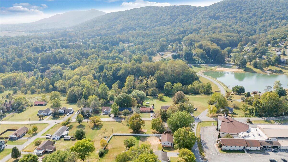 1047 Laymantown RD