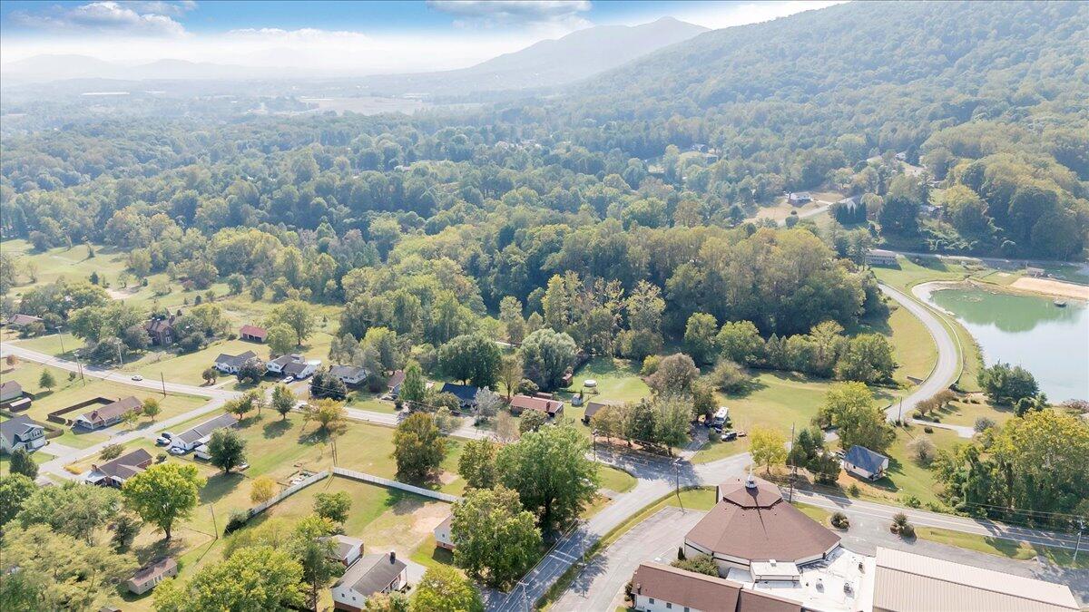 1047 Laymantown RD