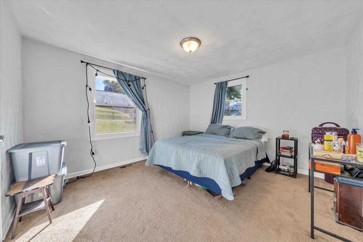 2633 Springhill DR NW