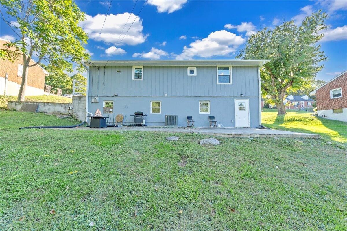 2633 Springhill DR NW