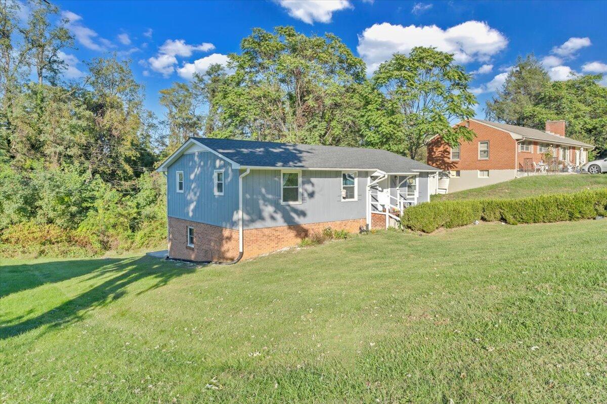 2633 Springhill DR NW