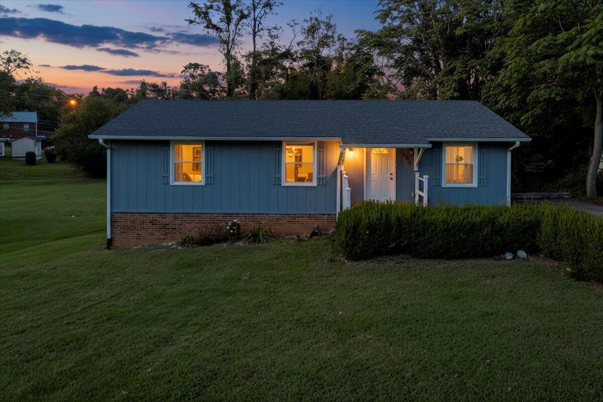 2633 Springhill DR NW