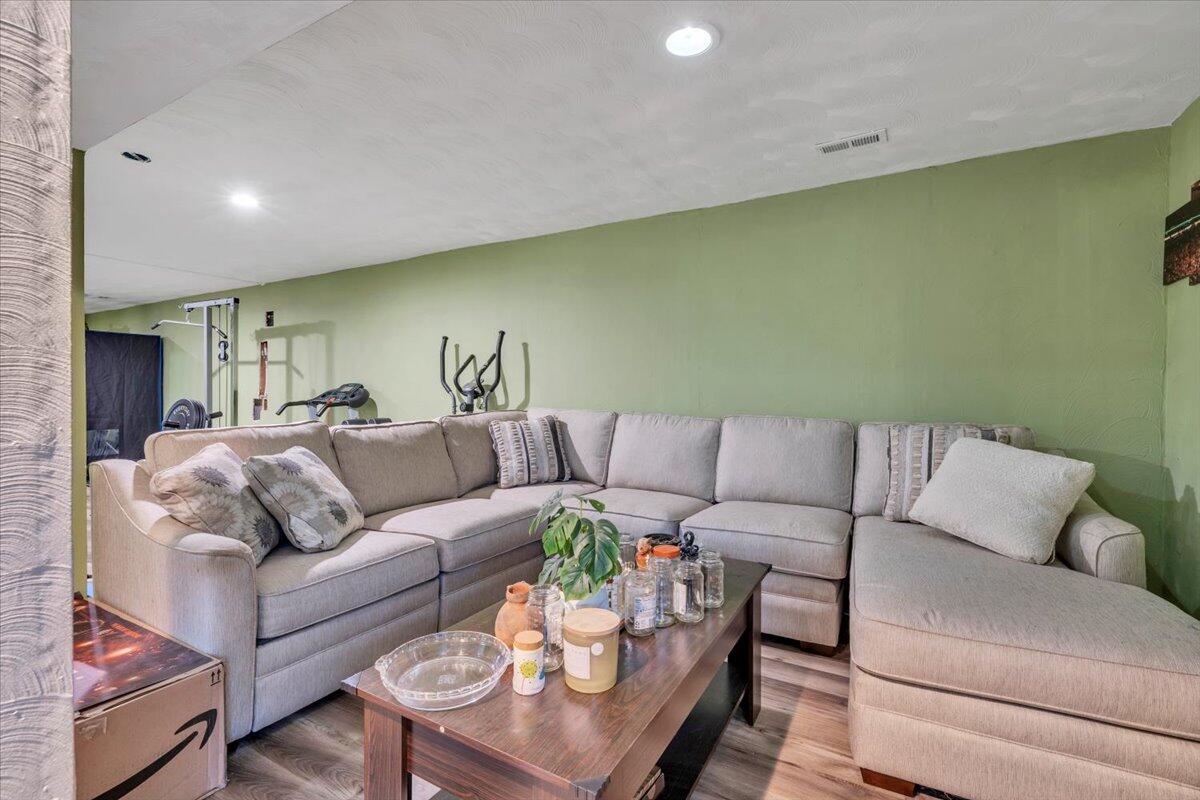 2633 Springhill DR NW