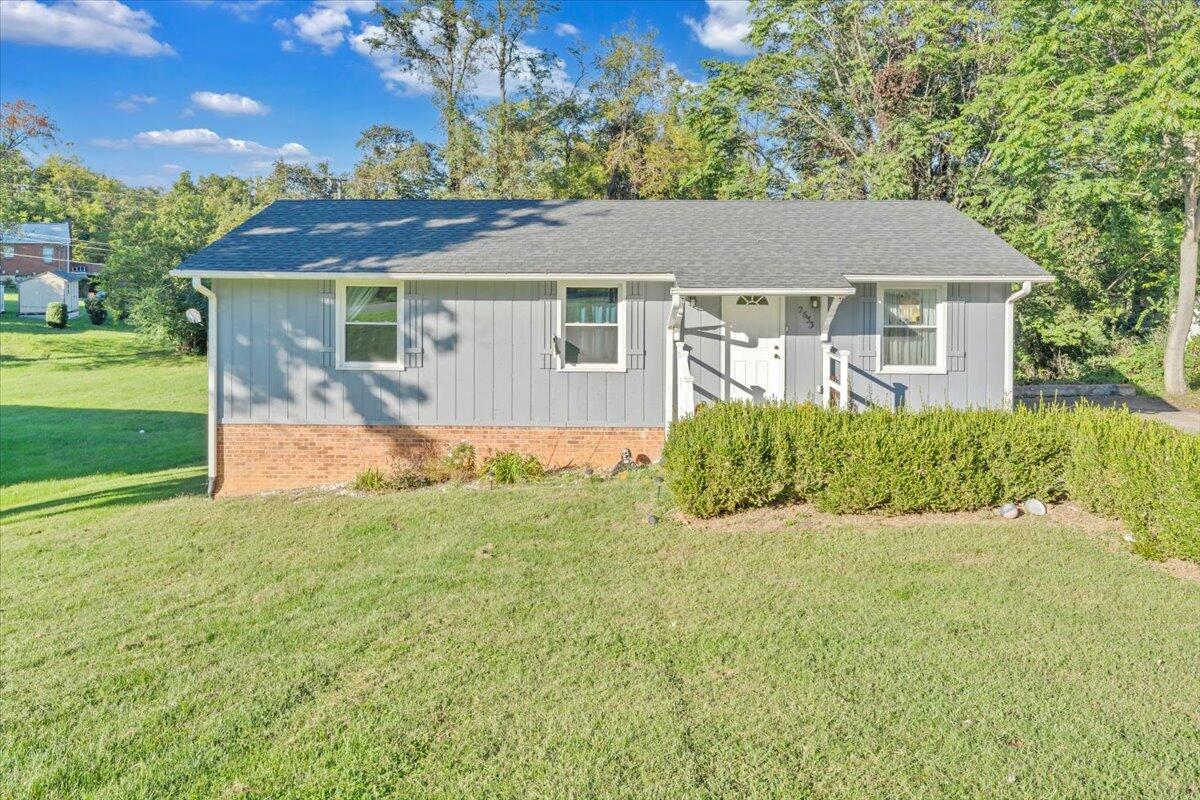 2633 Springhill DR NW