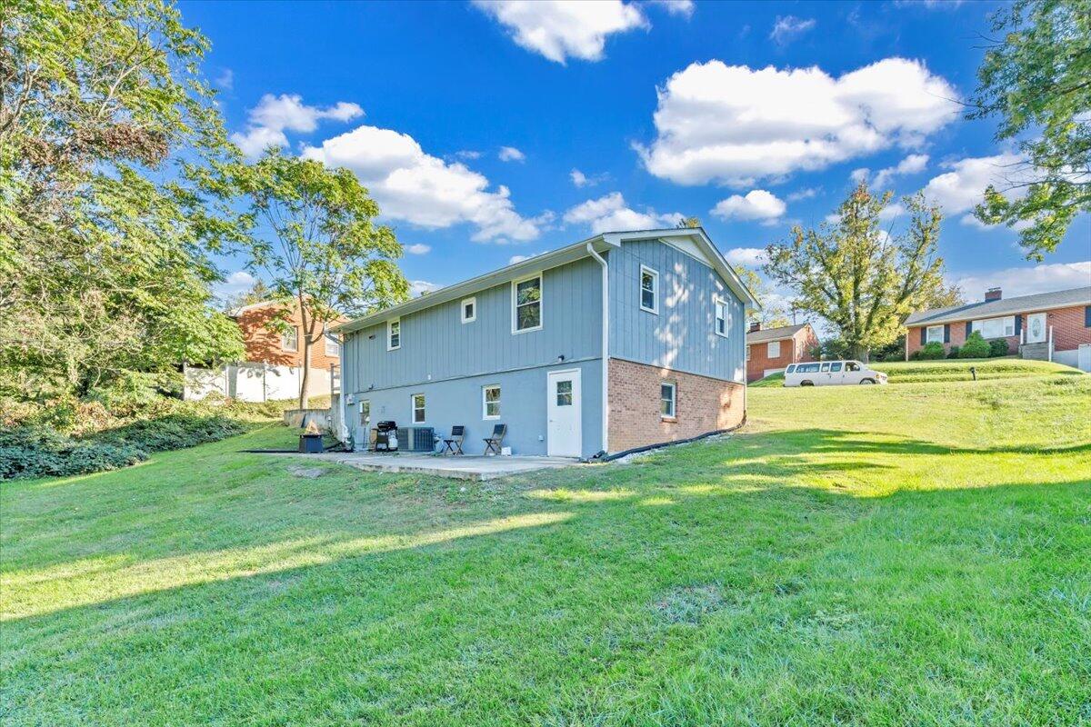 2633 Springhill DR NW