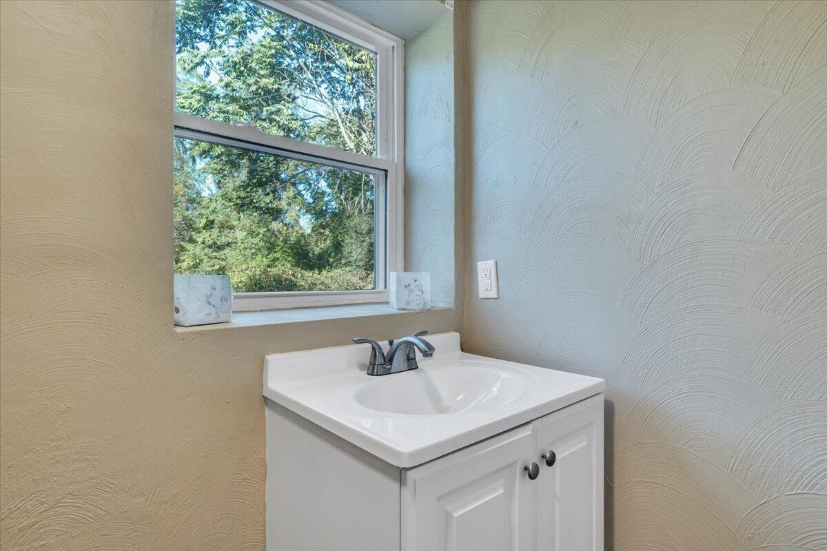 2633 Springhill DR NW