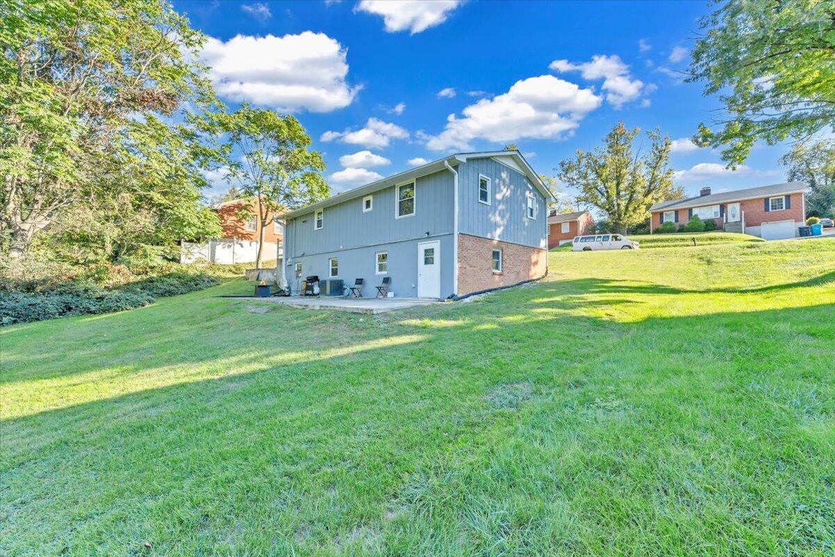 2633 Springhill DR NW