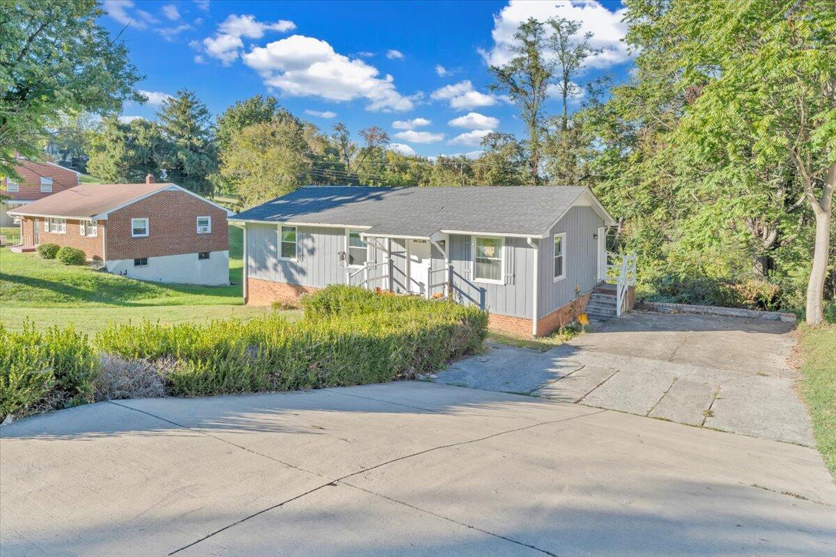 2633 Springhill DR NW