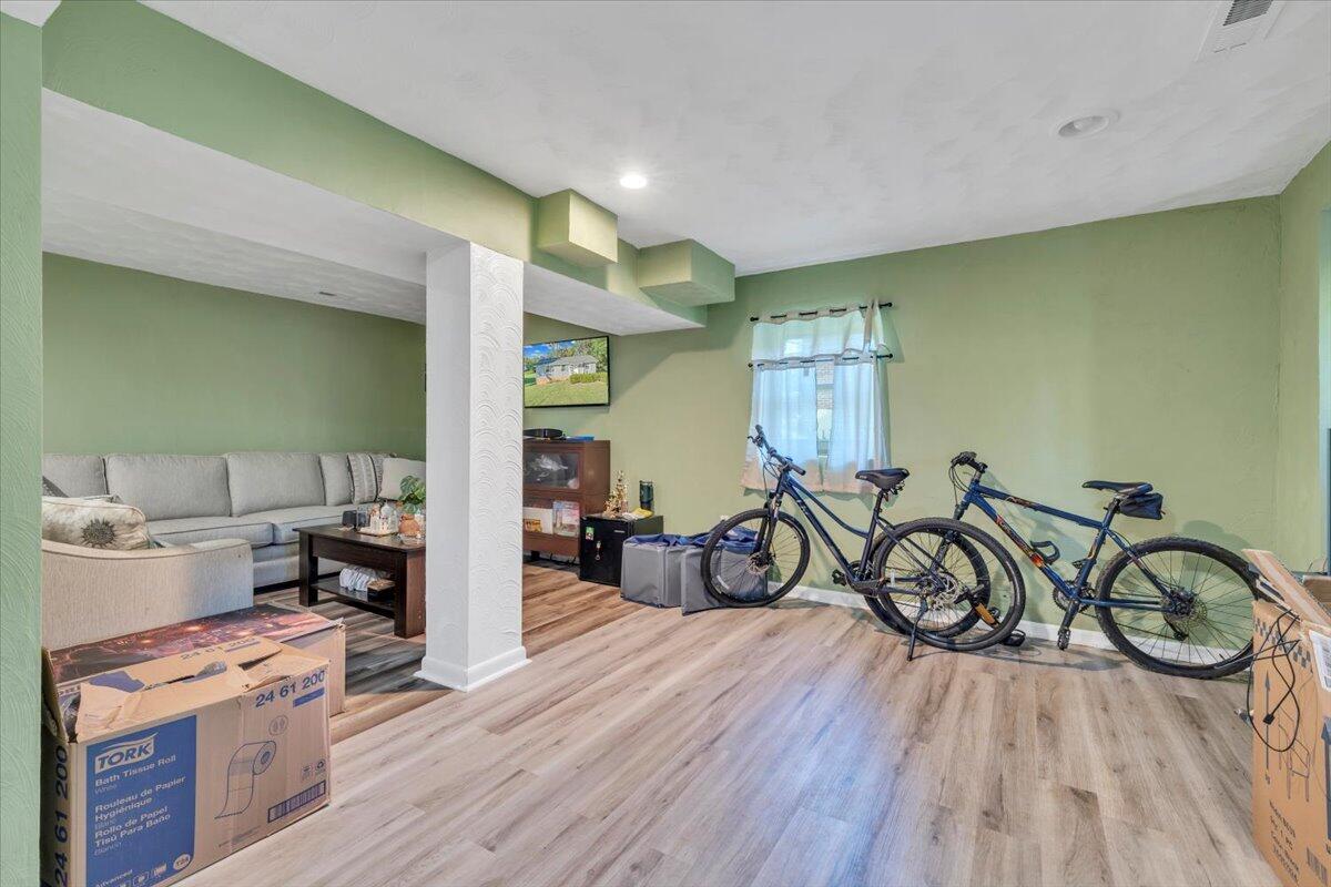 2633 Springhill DR NW